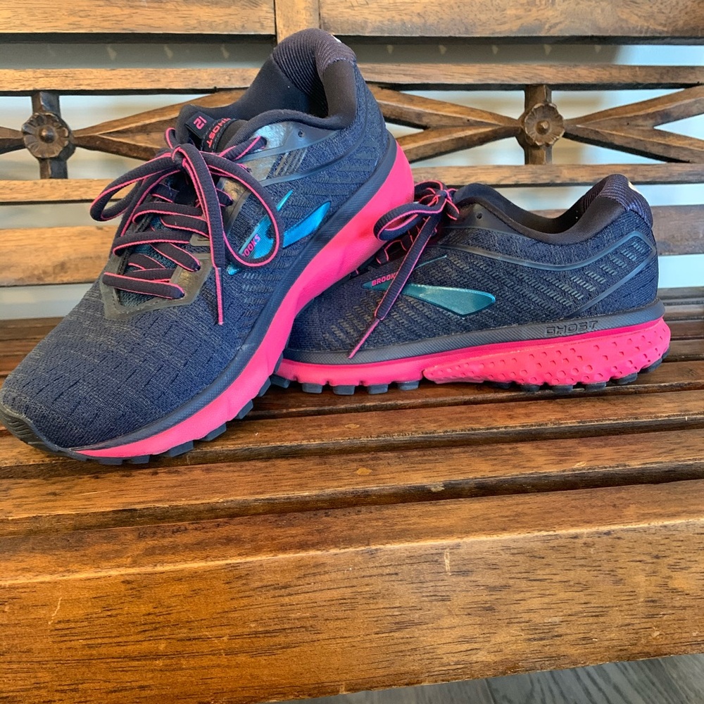GREAT CONDITION! Size 7 Brooks Ghost 12.